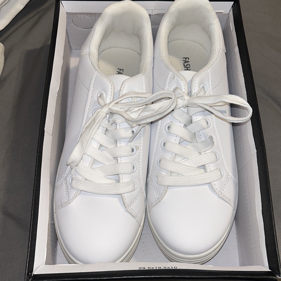 Sneakers - Picture 4 of 6